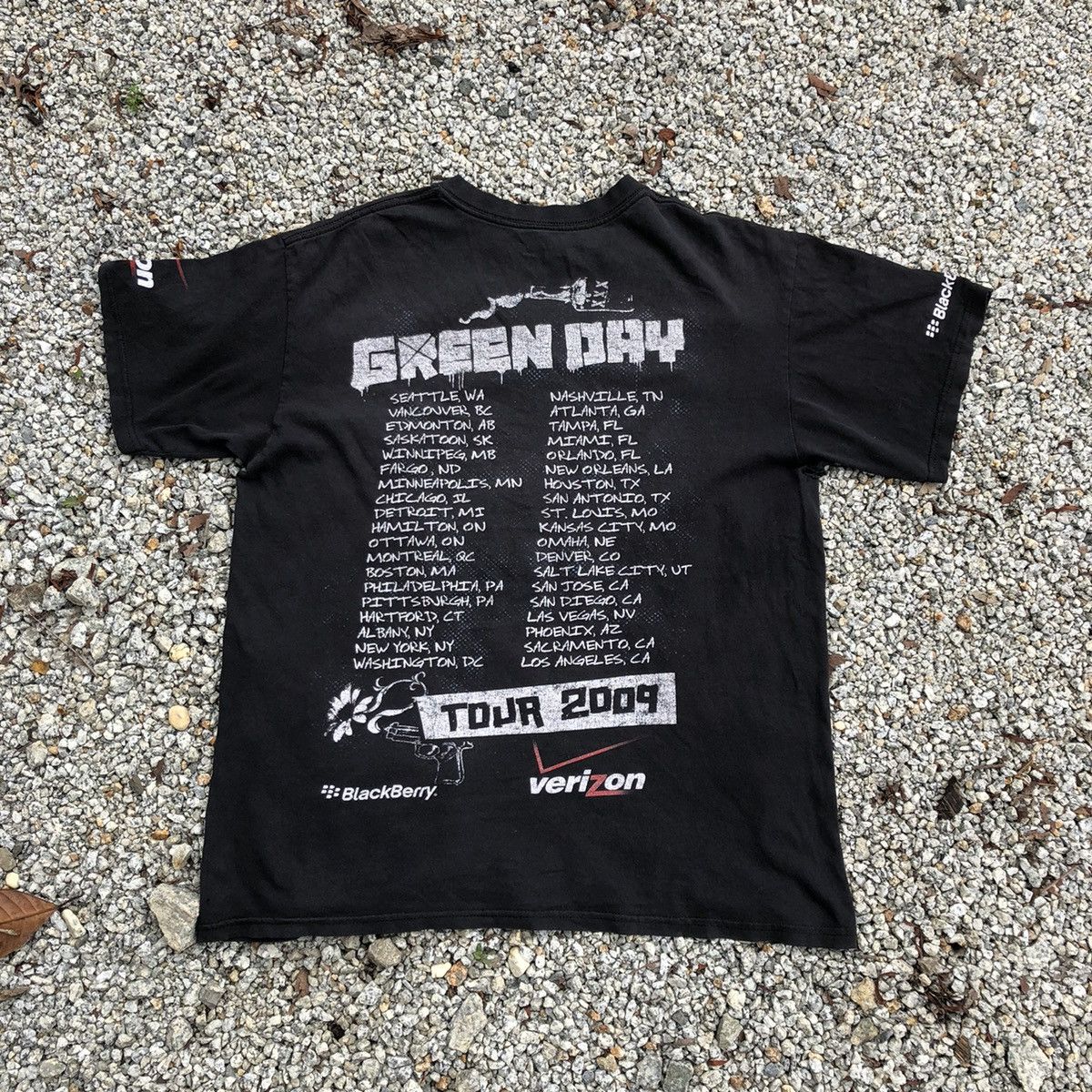 Band Tees Vintage 2009 Thrashed Faded Green Day X Blackberry Shirt Size US L / EU 52-54 / 3 - 2 Thumbnail