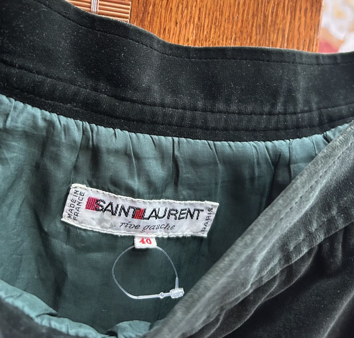 Saint Laurent Paris × Vintage × Yves Saint Laurent 70’s Saint Laurent Rive Gauche Green Velvet Skirt Size 27" / US 4 / IT 40 - 4 Thumbnail