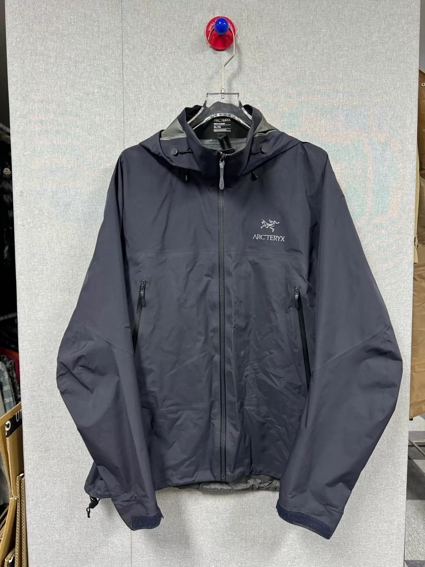 Arc'teryx Arc'teryx Beta AR Deep Blue XL (some bubbling) Size US XL / EU 56 / 4 - 1 Thumbnail