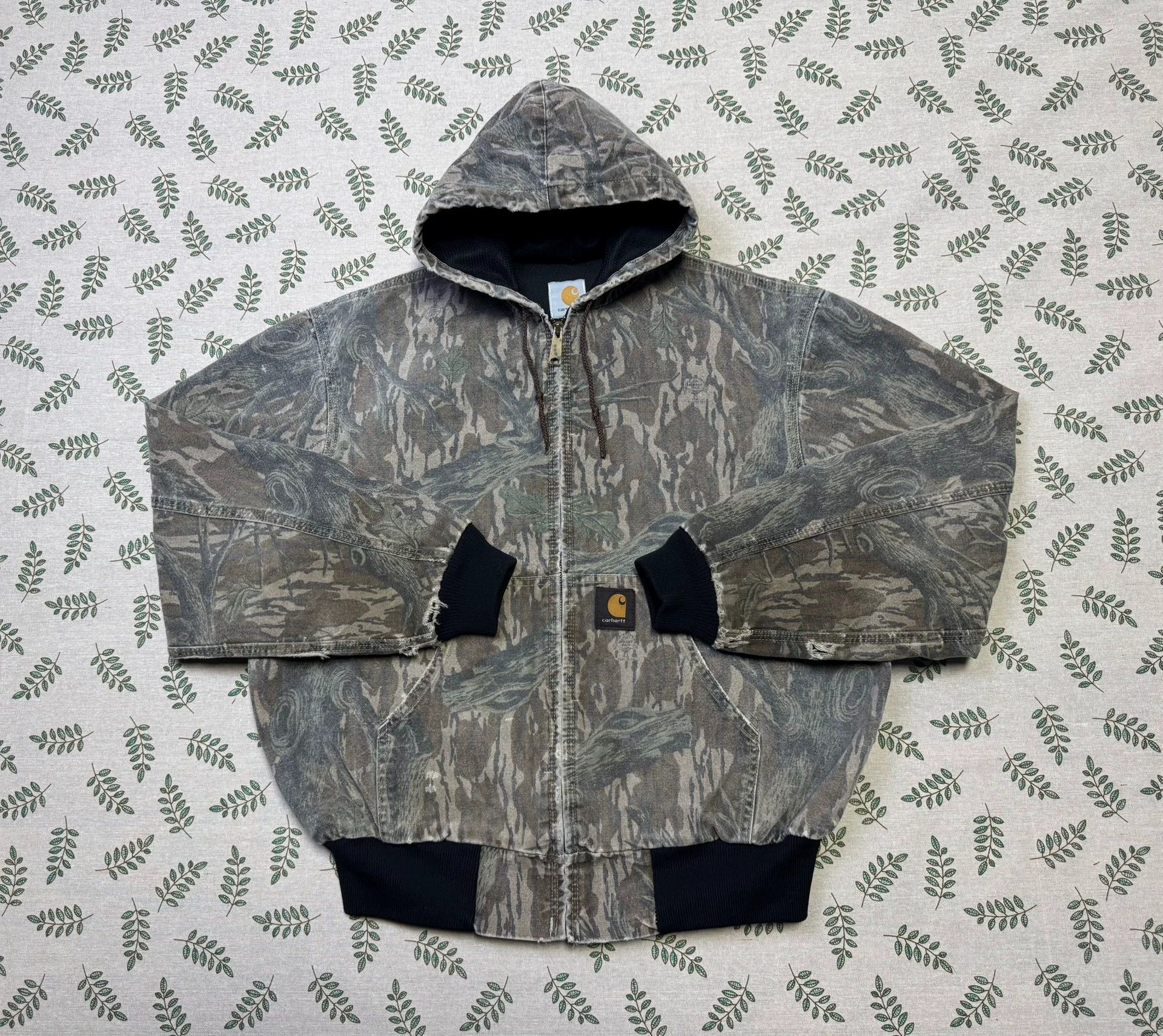 Carhartt Vintage Carhartt JR345 Camo Hooded Work Jacket L Size US L / EU 52-54 / 3 - 1 Thumbnail