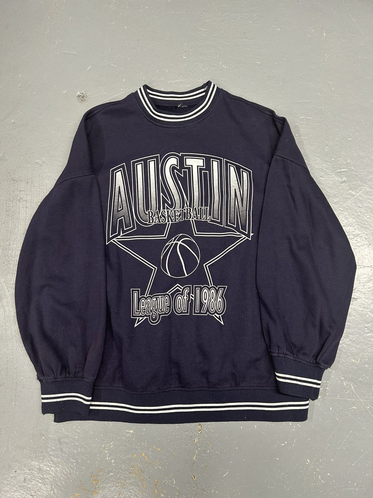 Vintage Crazy Vintage Austin Basketball Navy Pullover Crewneck Y2K Size US XL / EU 56 / 4 - 1 Thumbnail