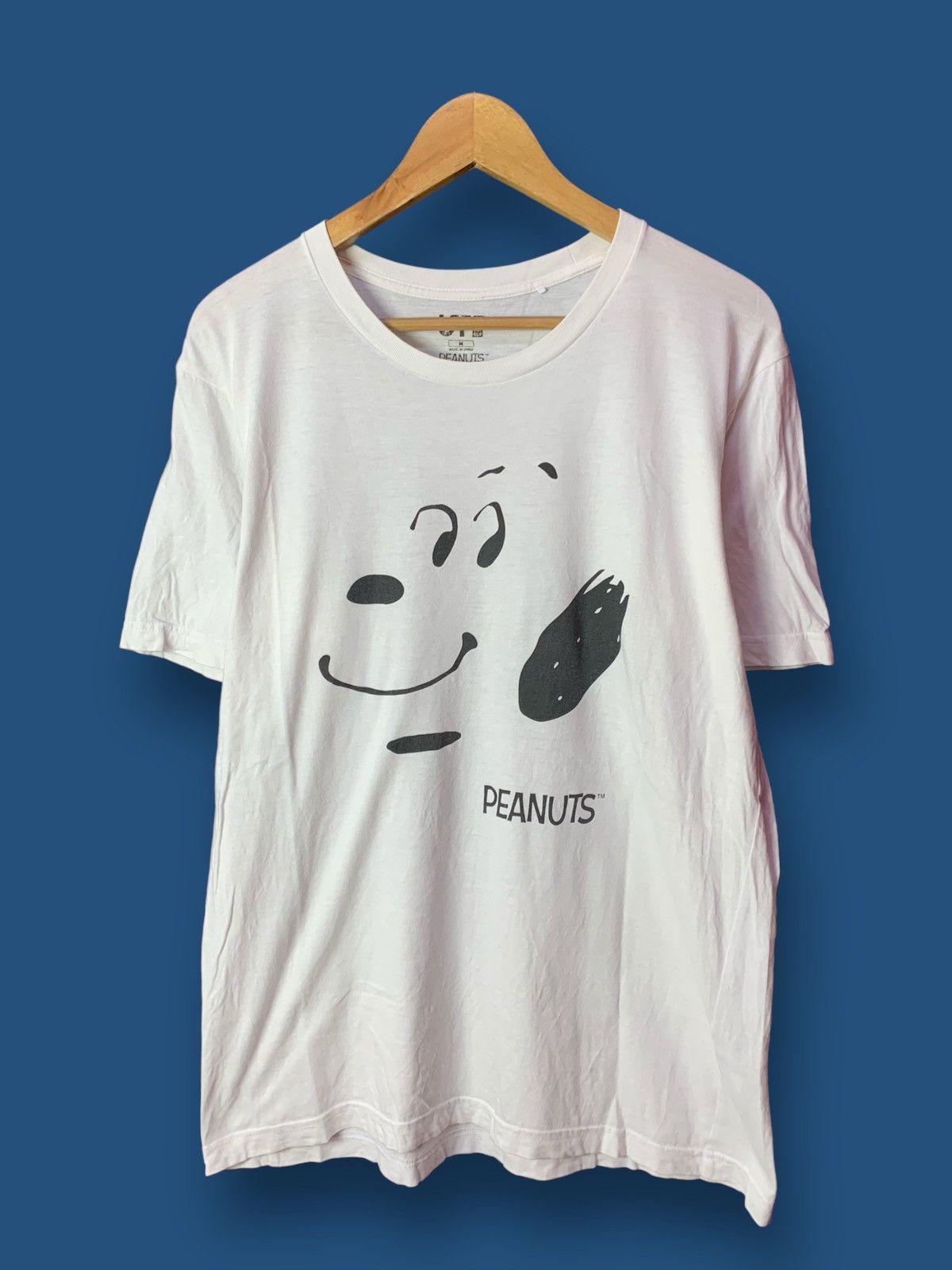 Japanese Brand Steals! Uniqlo Snoopy Peanuts Cartoon Tee Big Logo Size US M / EU 48-50 / 2 - 1 Thumbnail