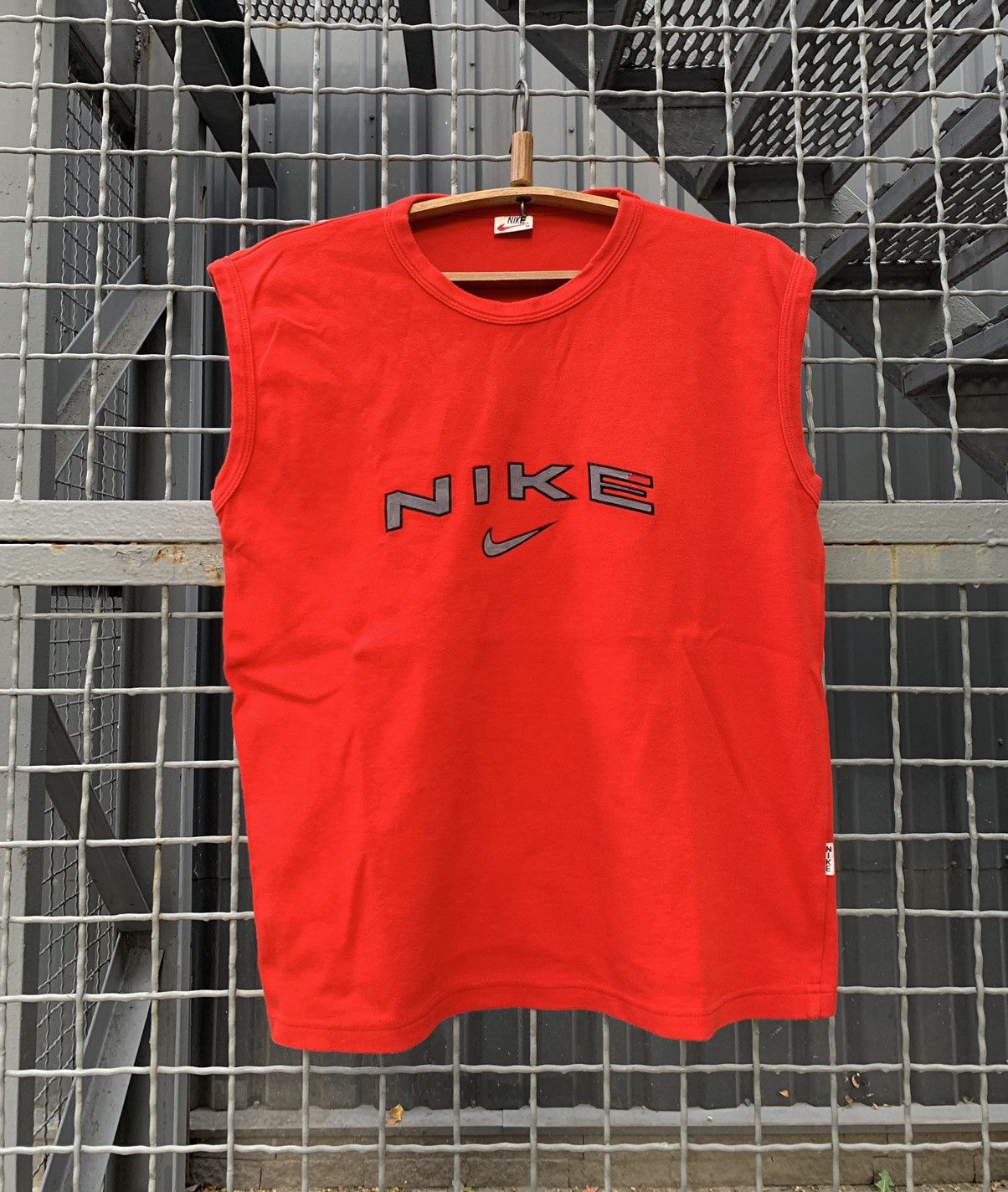 Nike Vintage Nike Y2K Streetwear Sleevless Shirt Big Logo Size US M / EU 48-50 / 2 - 1 Thumbnail