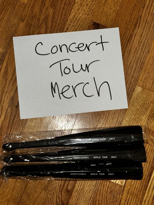 Beyonce BEYONCE OFFICIAL 2023 RENAISSANCE WORLD TOUR Heated Fan | Grailed
