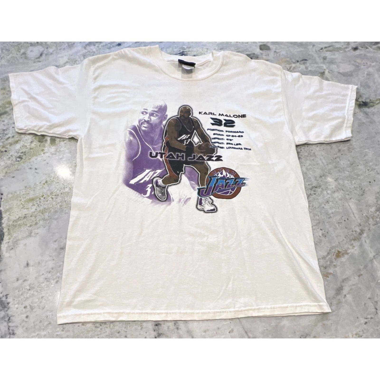 NBA VINTAGE Utah Jazz T Shirt Men XL Karl Malone Double Sided Bright Graphic Print NBA Shirt Men XL White 1990s Graphic Tee Mens NBA Sportswear/Beach Size US XL / EU 56 / 4 - 4 Thumbnail