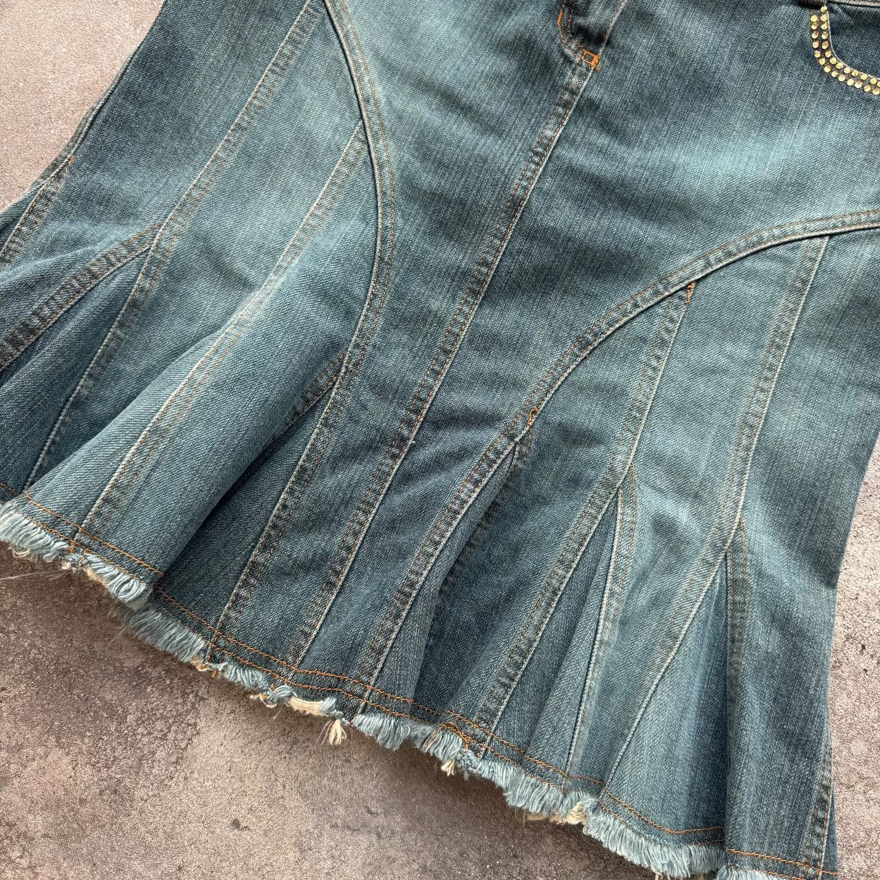 Blumarine Miss Blumarine Y2K Vintage Washed Denim Pleated Skirt Size 28" / US 6 / IT 42 - 7 Thumbnail