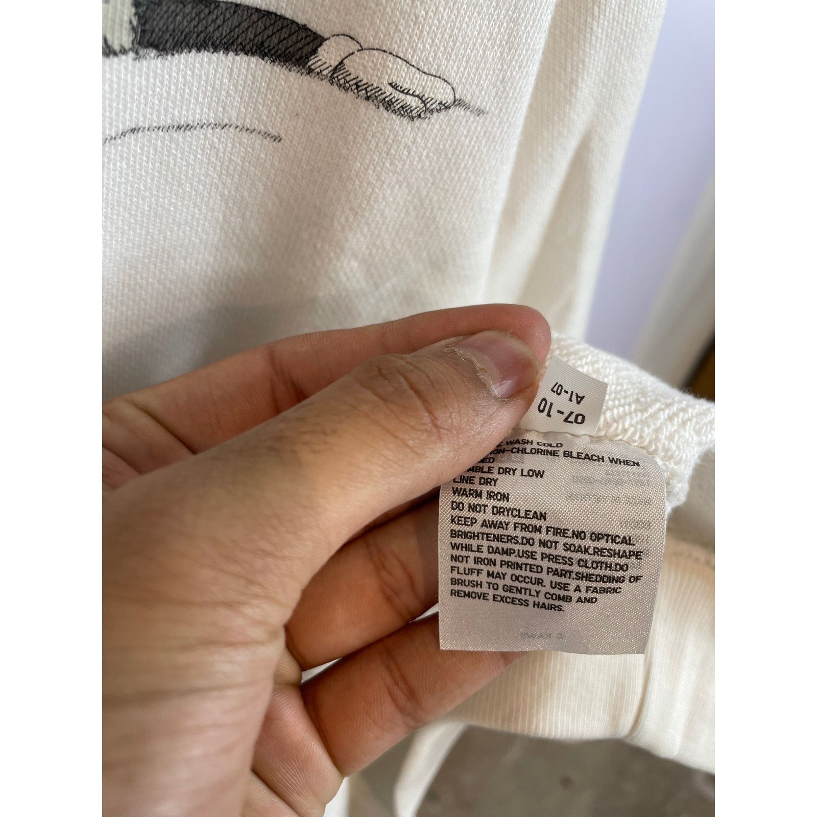 Kaws Kaws Uniqlo Crewneck Cream Used XL Size US XL / EU 56 / 4 - 5 Thumbnail