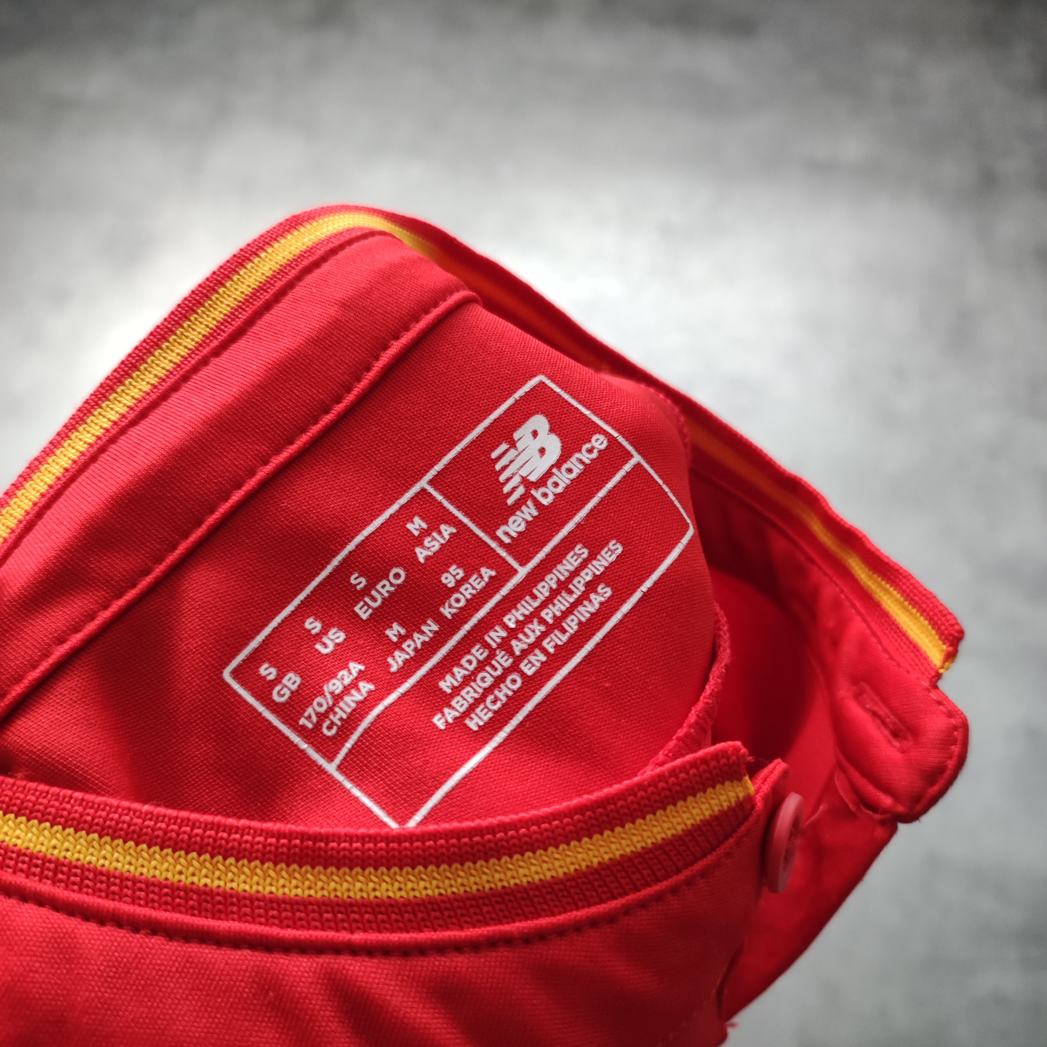 Other RARE Liverpool FC 2016/17 New Balance Football Jersey Size US S / EU 44-46 / 1 - 7 Thumbnail