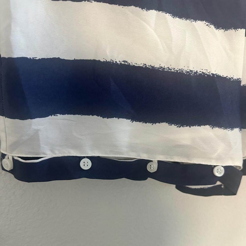 Designer BCBGeneration Navy Blue and White Stripe Silky Shorts Size 2 Size 26" / US 2 / IT 38 - 3 Thumbnail