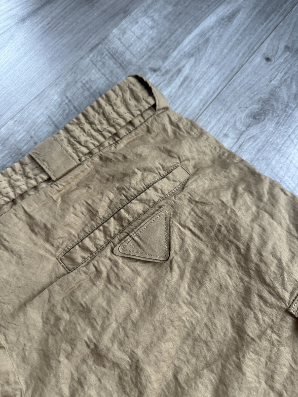 Prada Prada SS24 beige Cargo Men’s belted logo shorts Size US 32 / EU 48 - 14 Thumbnail