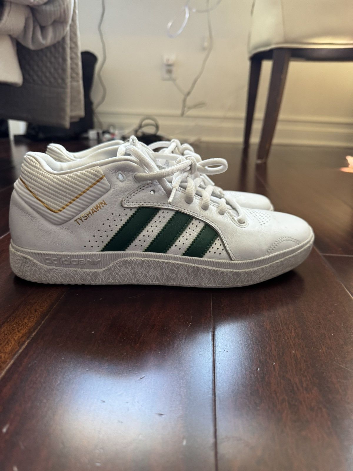 Adidas Adidas Tyshawn Low White & Green Shoes Size US 10 / EU 43 - 4 Thumbnail