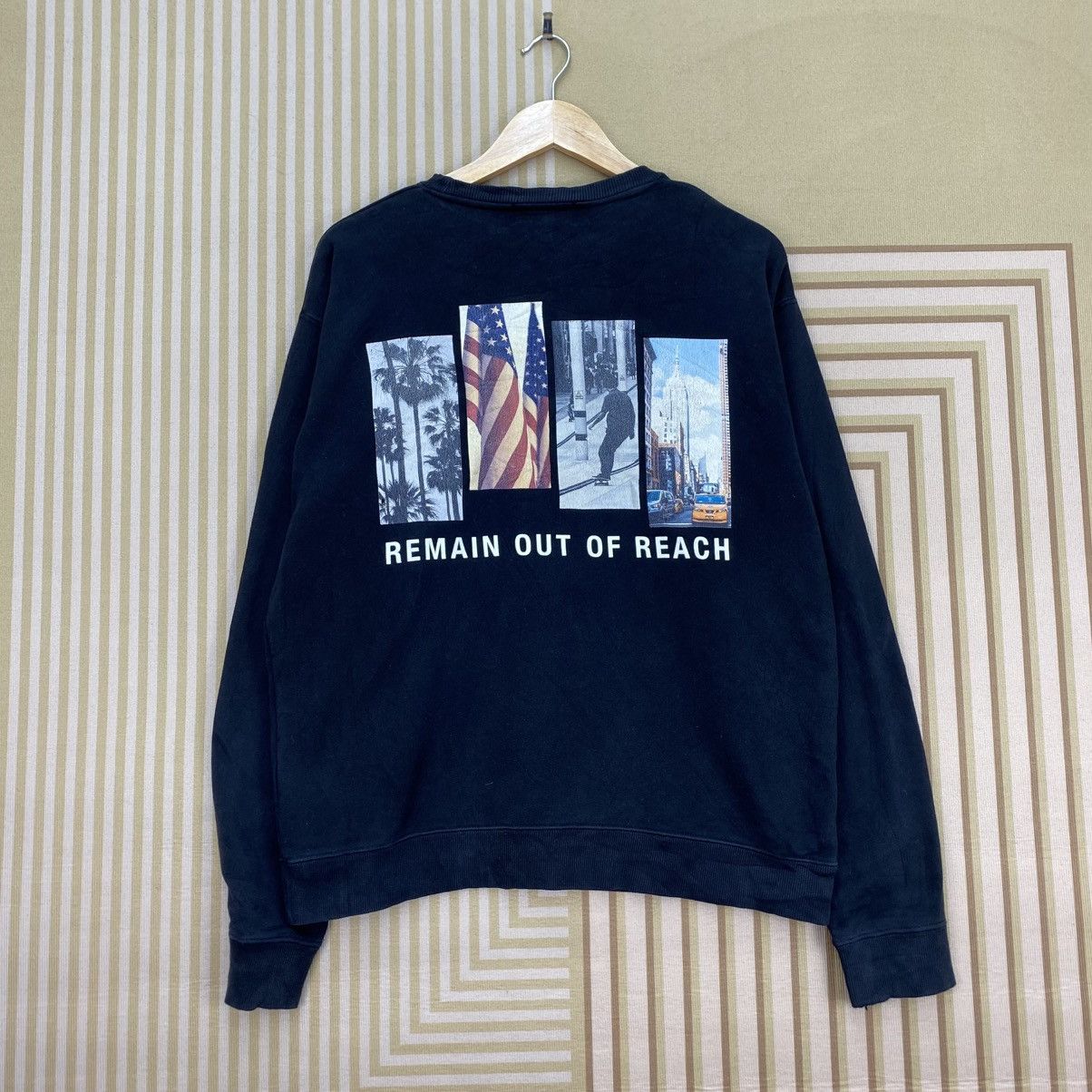 Japanese Brand 🫶 AZUL by moussy "REMAIN OUT OF REACH" crewneck sweatshirt Size US M / EU 48-50 / 2 - 1 Thumbnail