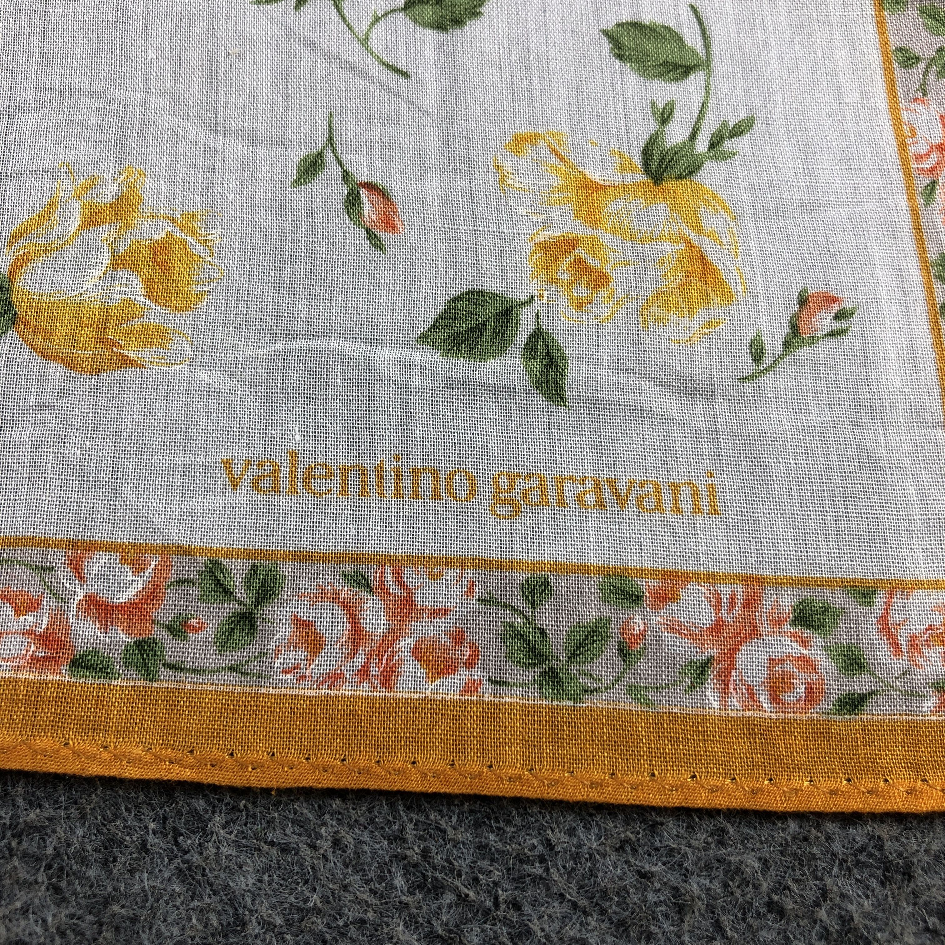 Vintage Valentino Garavani Handkerchief Neckerchief Bandana H2671 Size ONE SIZE - 4 Thumbnail