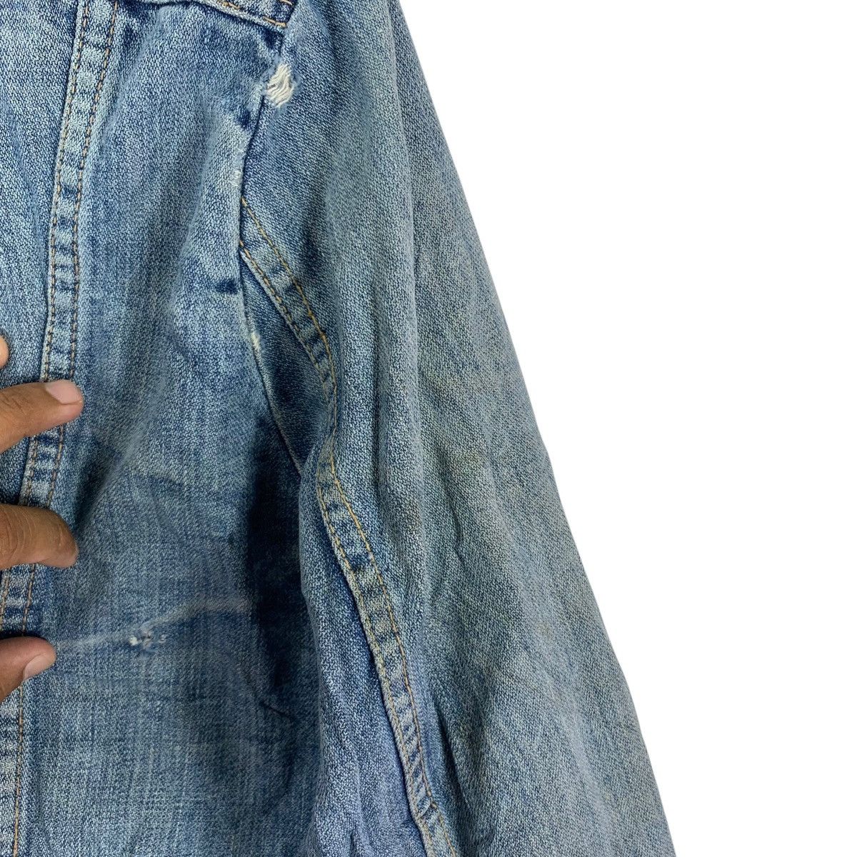 Vintage VINTAGE MAVERICK DISTRESSED DENIM TRUCKER JACKET Size US S / EU 44-46 / 1 - 12 Thumbnail