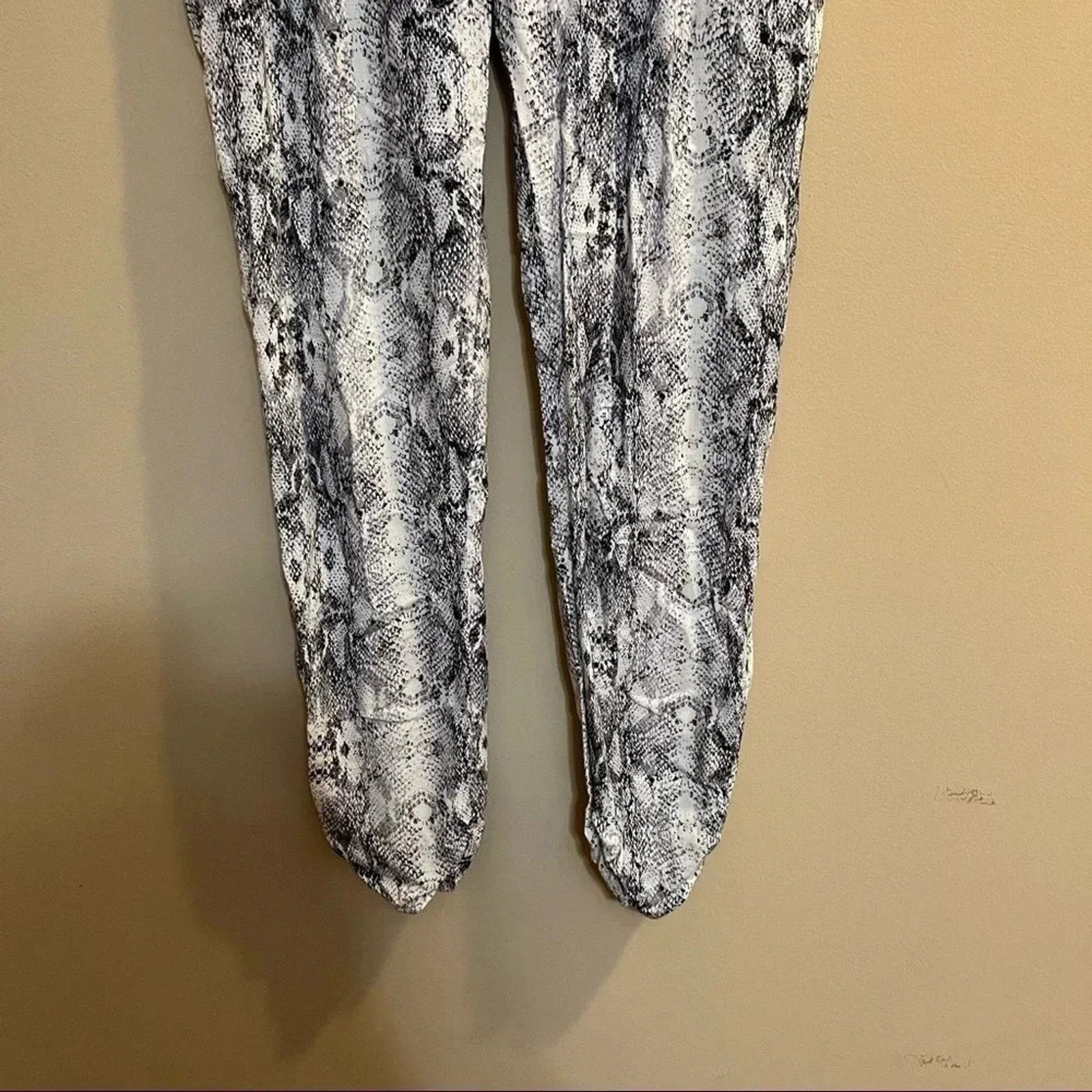 Other Miss Selfridge Pleated Soft Pants Snake Skin Women’s Size 6 Size 28" / US 6 / IT 42 - 5 Thumbnail