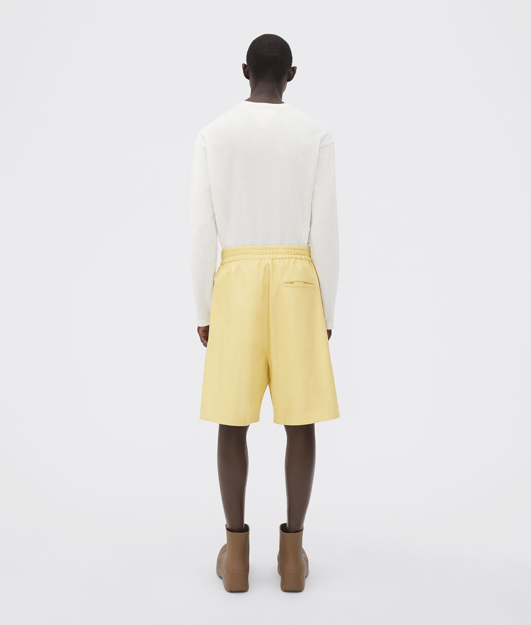 o1w1db10625 Shorts in Butter