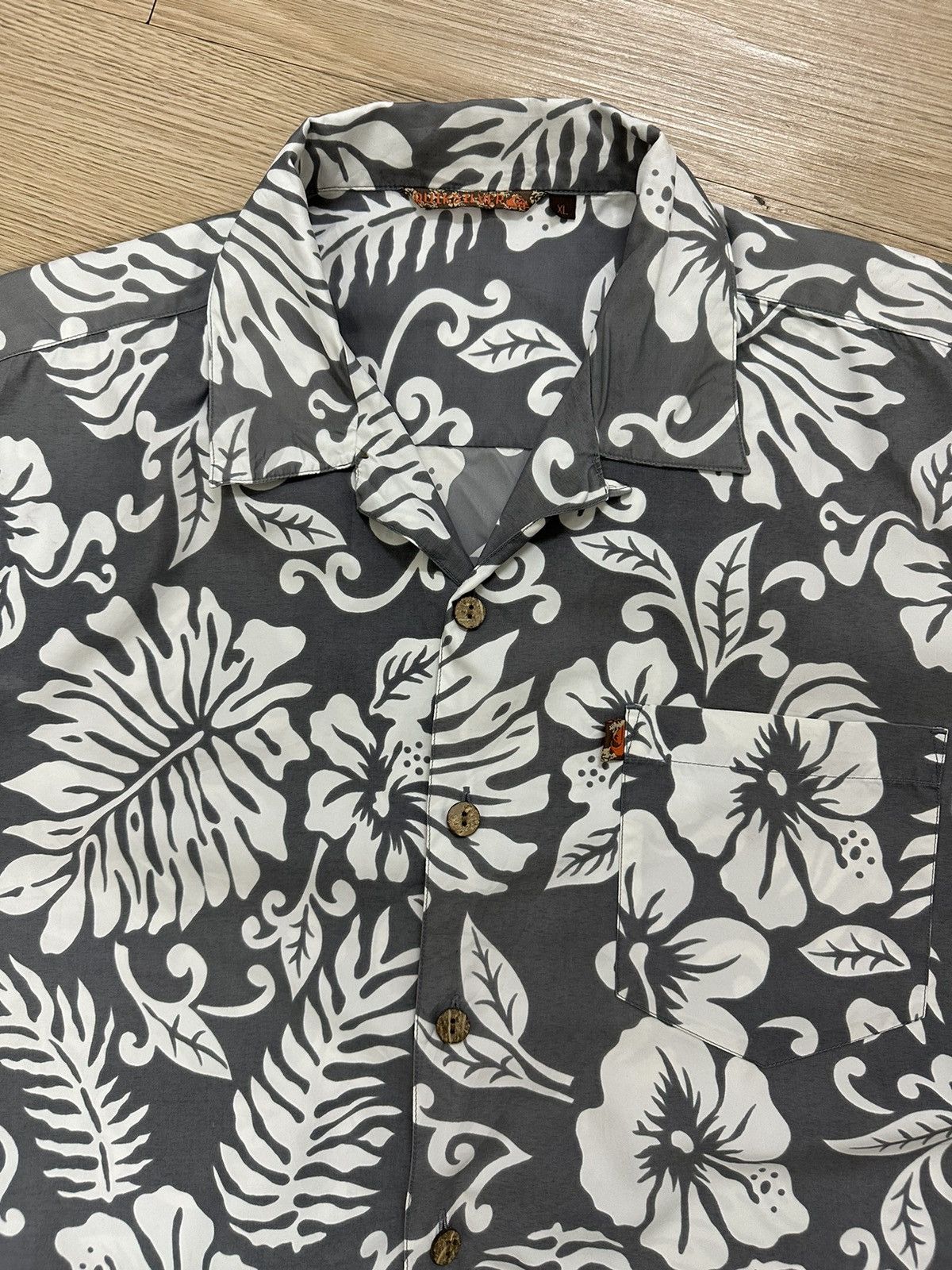 Beauty Beast × Quiksilver × Vintage Rare Vintage Y2K Quiksilver Hawaii Wooden Button Shirt Size US XL / EU 56 / 4 - 3 Thumbnail