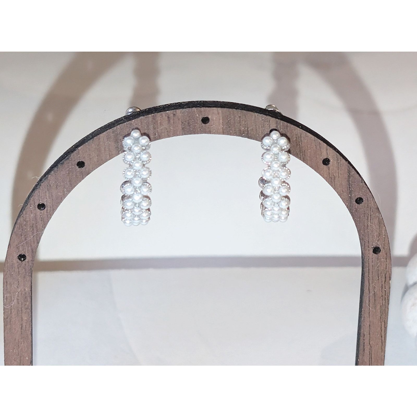 Vintage Vintage 1980 Silver-Tone Tiny Faux Pearl Small Hoop Earrings Size ONE SIZE - 3 Thumbnail