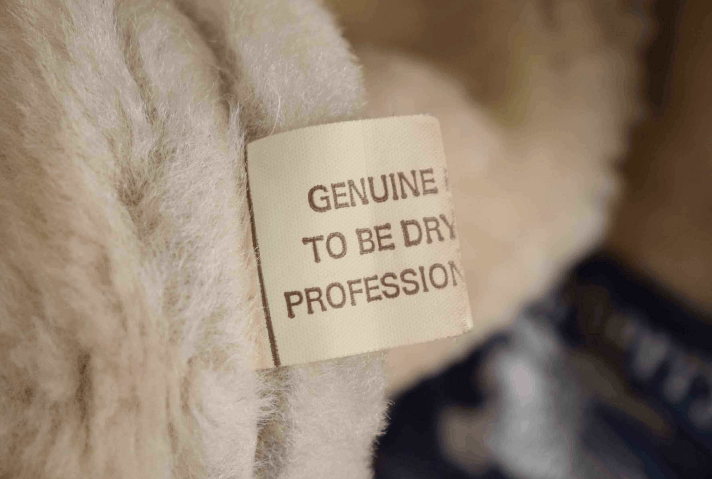 Burberry Burberry's Soft Spanish Lambskin Shearling - Pelliccia Size US XL / EU 56 / 4 - 9 Thumbnail
