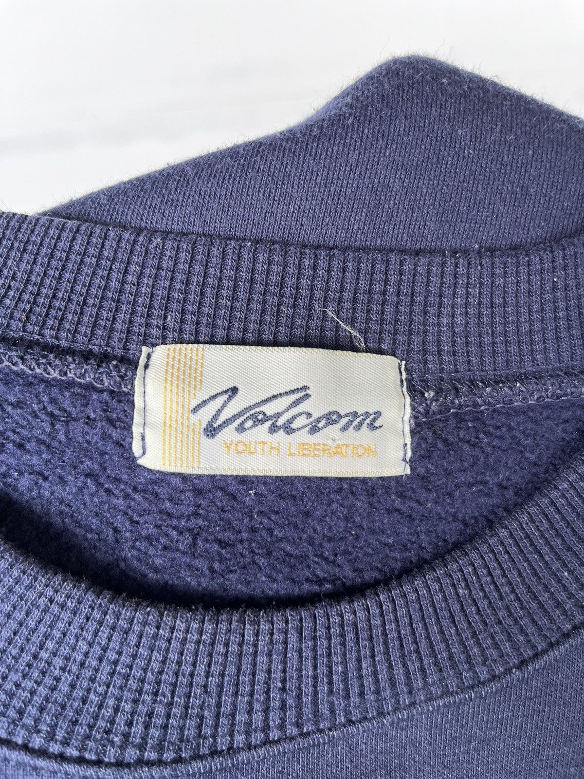 Vintage Vintage Volcom Sweatshirt Size US L / EU 52-54 / 3 - 5 Thumbnail