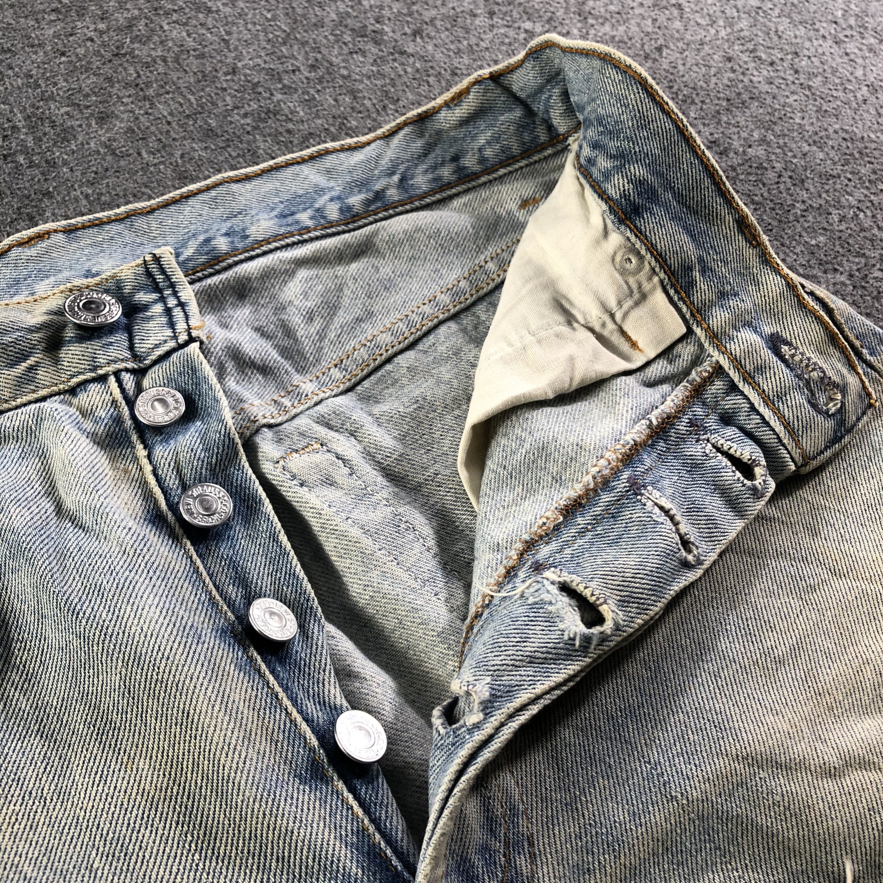 Levi's × Vintage Vintage 90s Light Wash Levis 501 Jeans-J3953 Size US 30 / EU 46 - 8 Thumbnail