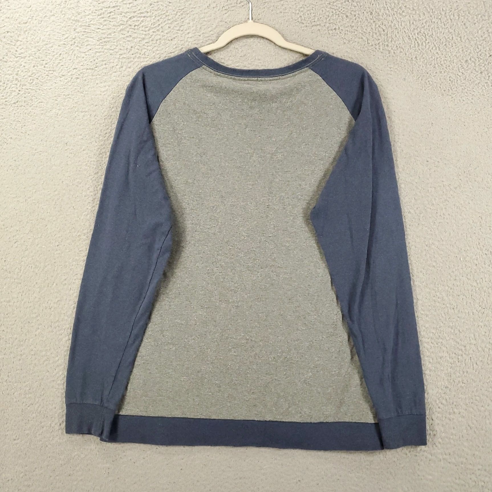 Patagonia Patagonia Shirt Women Medium Defend Wilderness Tee Gray Blue Pullover Raglan Style Basic T-Shirt Size M / US 6-8 / IT 42-44 - 8 Thumbnail