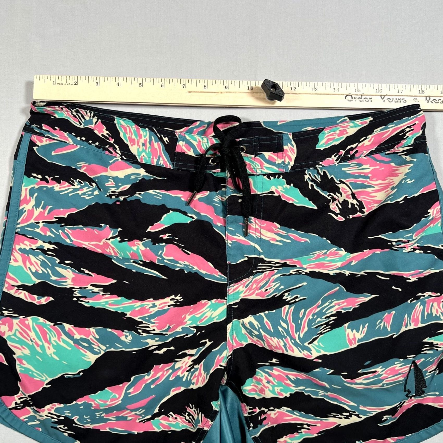 Vintage TACHUNTFISH THF Mens Shorts XL Camo Tiger Stripe Athletic Training Running Size US 36 / EU 52 - 5 Thumbnail