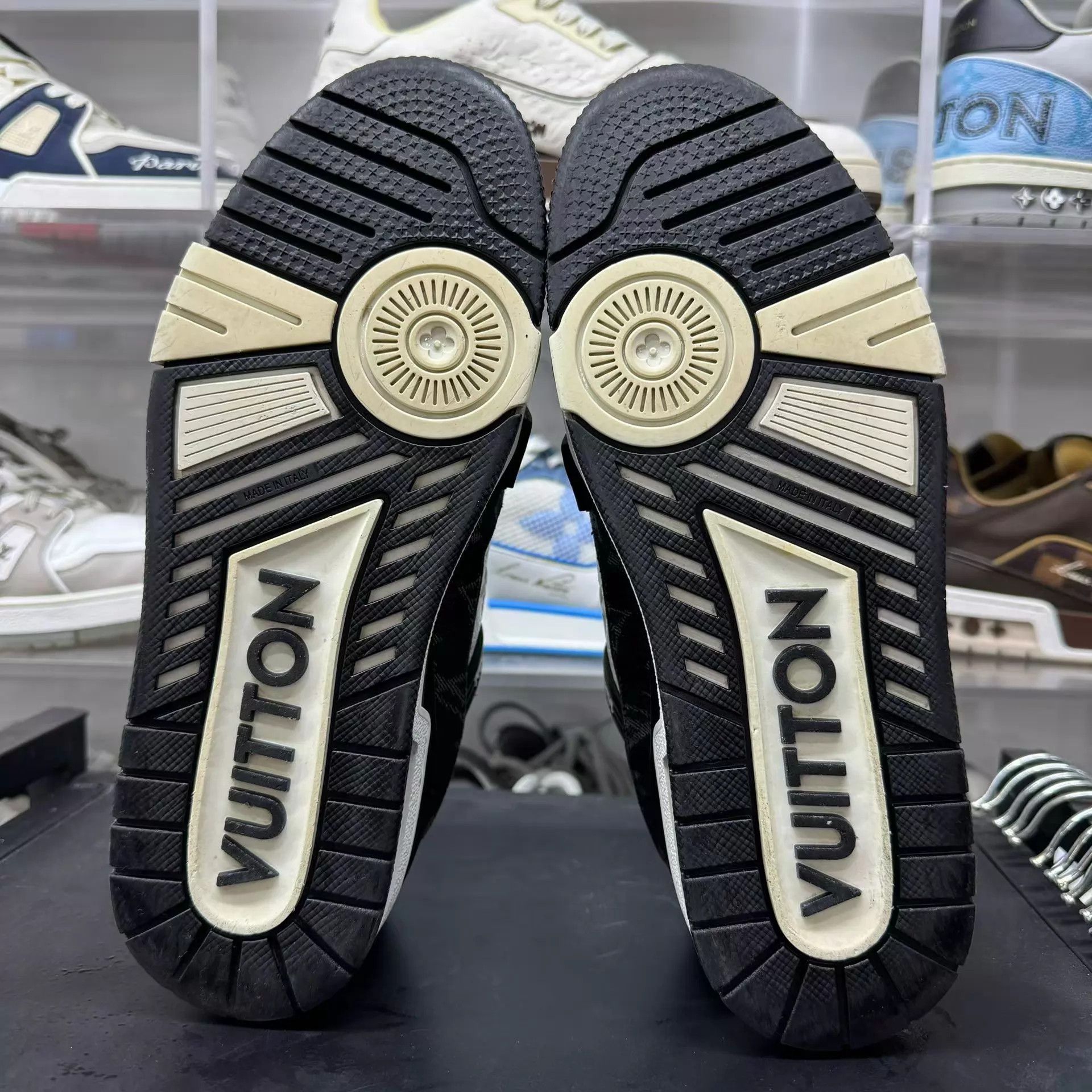 Louis Vuitton LV Trainer Panda Embossed Low Top Unisex White/Black UK6 Size US 7 / EU 40 - 6 Thumbnail