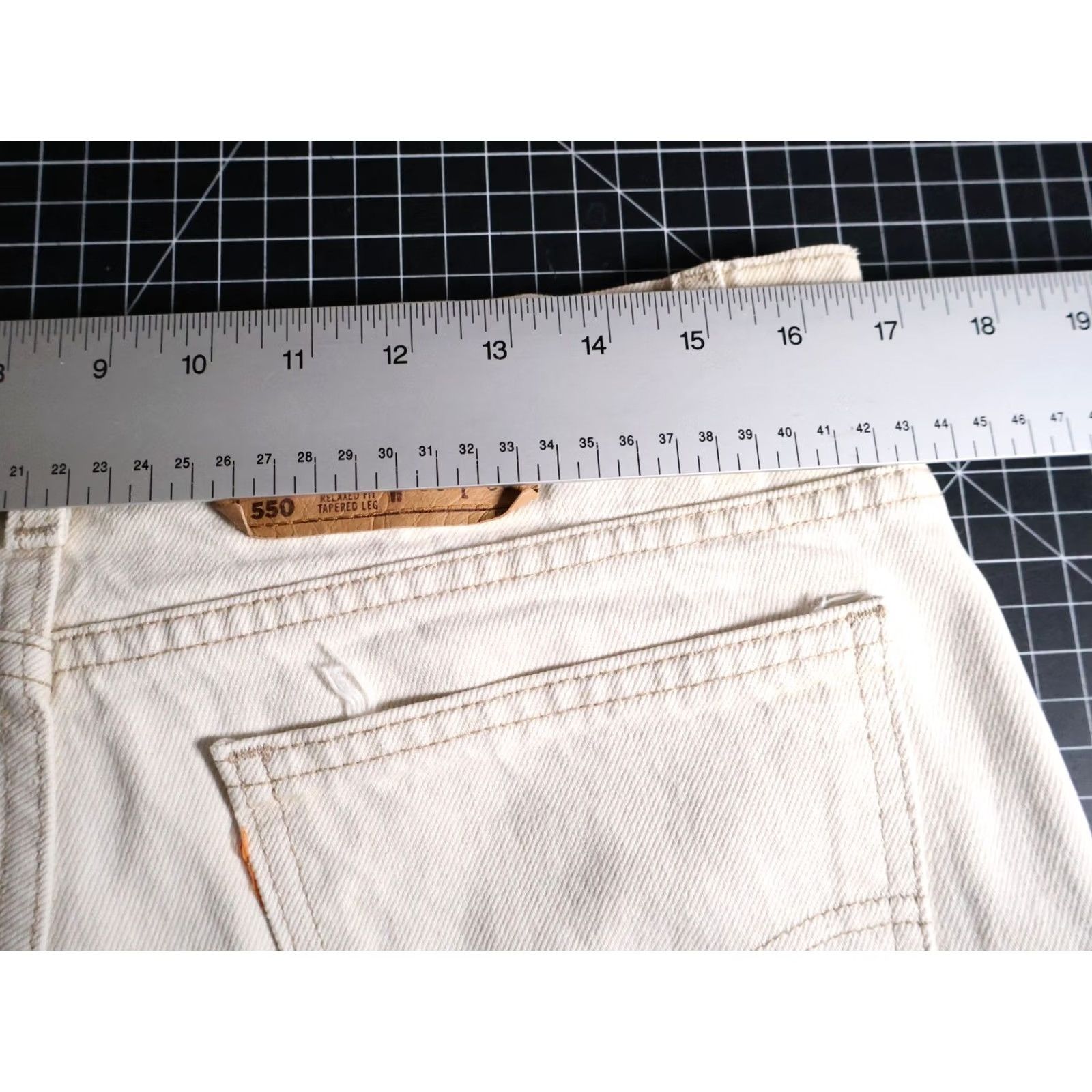 Levi's VINTAGE Levi's 550 Jeans Mens 33 x 29 Ivory Relaxed Tapered Orange Tab Men Jeans 90s Hipster Retro Vintage Grunge Casual All Seasons Mens Size US 33 - 7 Thumbnail