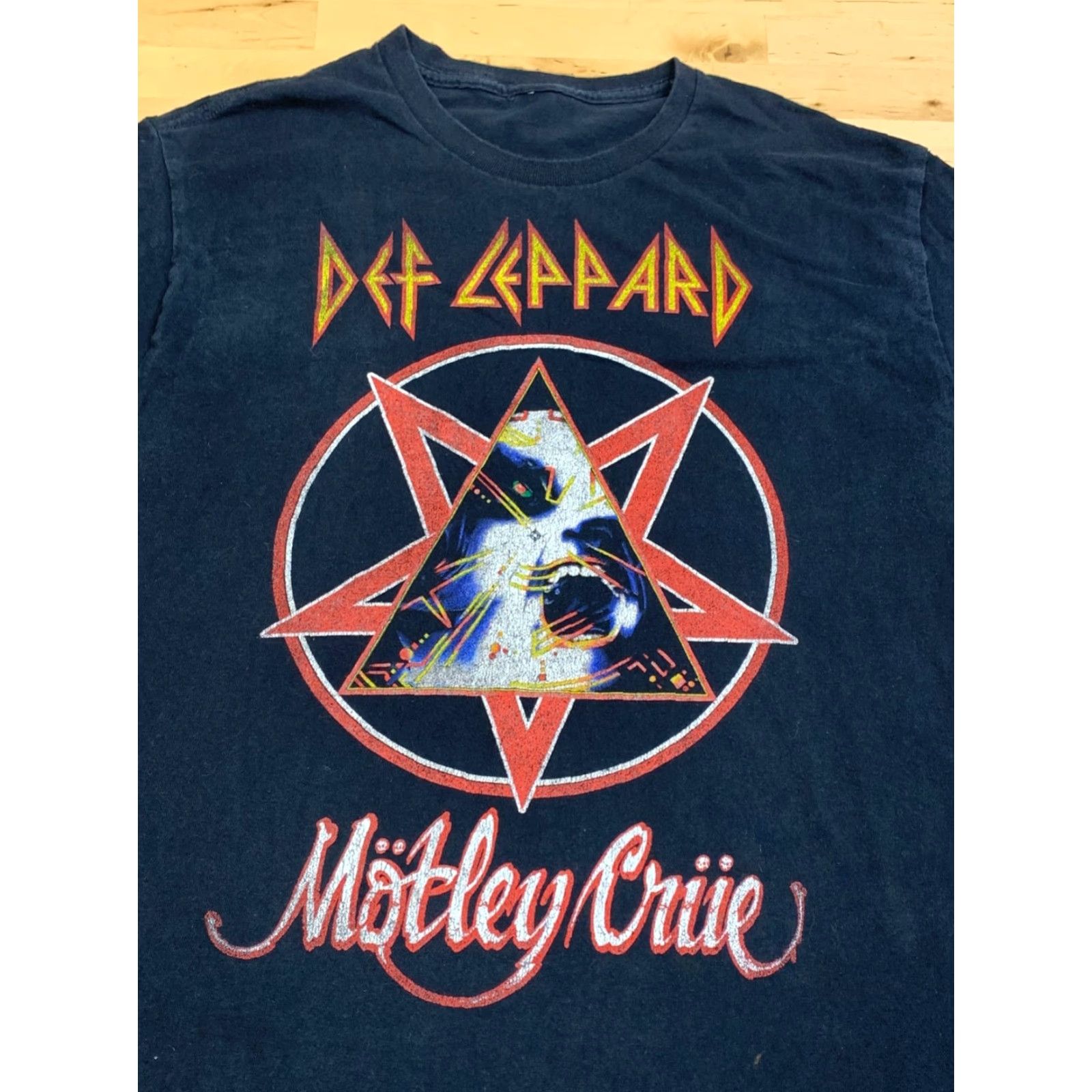 Vintage Stadium Tour Shirt Def Leppard Motley Crue Poison Joan Jett 2022 Mens M Black Cotton T-Shirt Rock Band Size US M / EU 48-50 / 2 - 2 Thumbnail