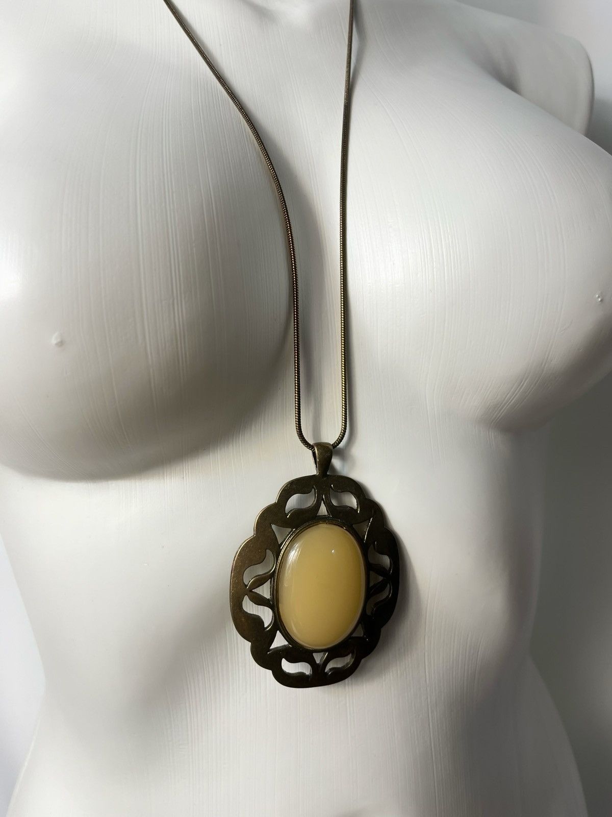 Jewelry × Vintage Vintage Amber Pendant Necklace Size ONE SIZE - 1 Thumbnail