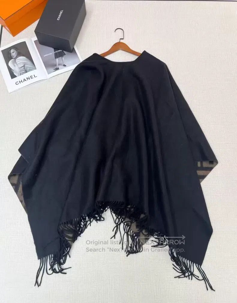 Fendi Fendi size 145*140cm Monogrammed Double FF Cashmere Cloak Size M / US 6-8 / IT 42-44 - 4 Thumbnail