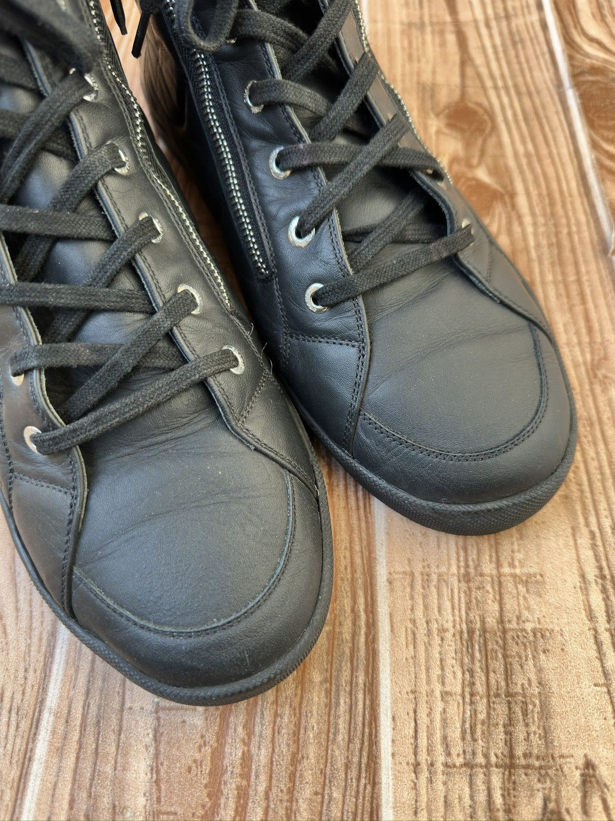 Chanel Chanel CC Vintage Leather Hightop Sneakers Size US 11 / EU 44 - 13 Thumbnail