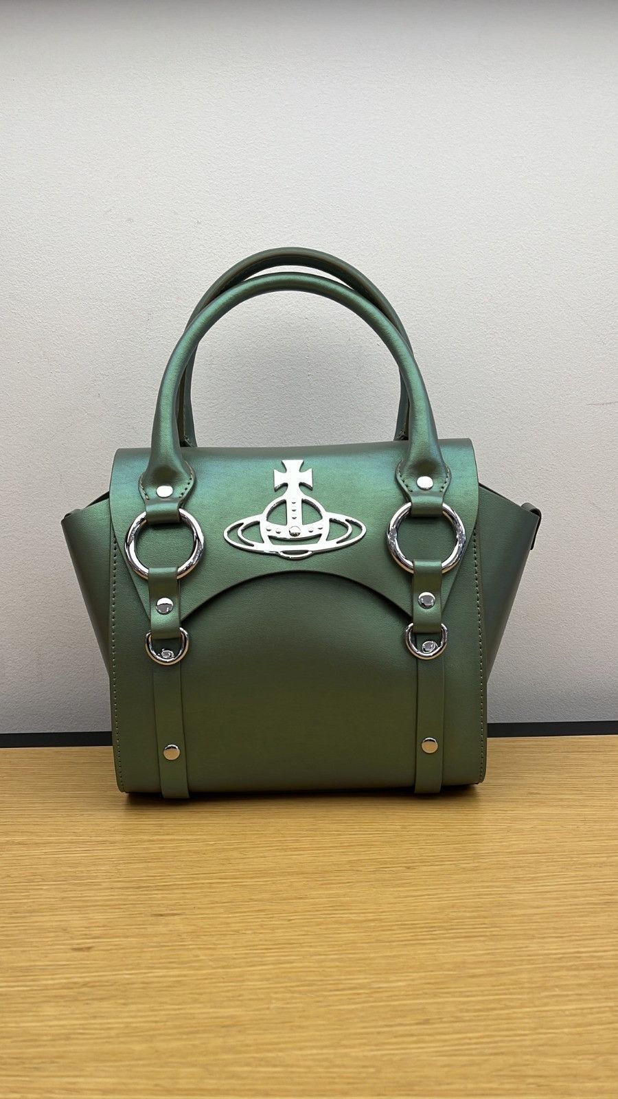 Vivienne Westwood o1f1d3z0625 Size: OS / Betty Small Hand Bag in Green Size ONE SIZE - 1 Preview
