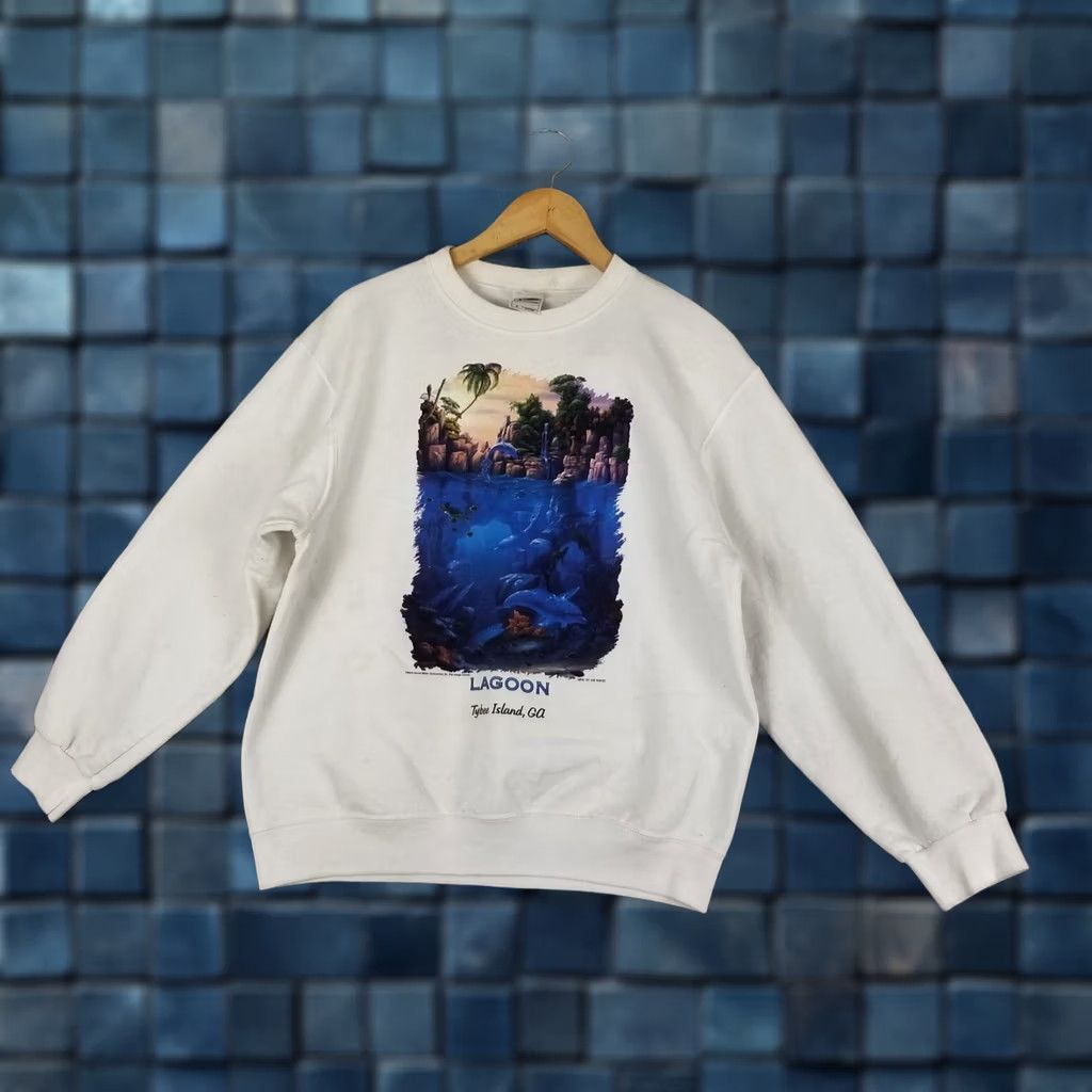 Fruit Of The Loom Vintage Fruit of the Loom Sweatshirt Crewneck M White Dolphin Tybee Island Lagoon Georgia 90s Beach Marine Nautical University Mens Size US M / EU 48-50 / 2 - 1 Thumbnail