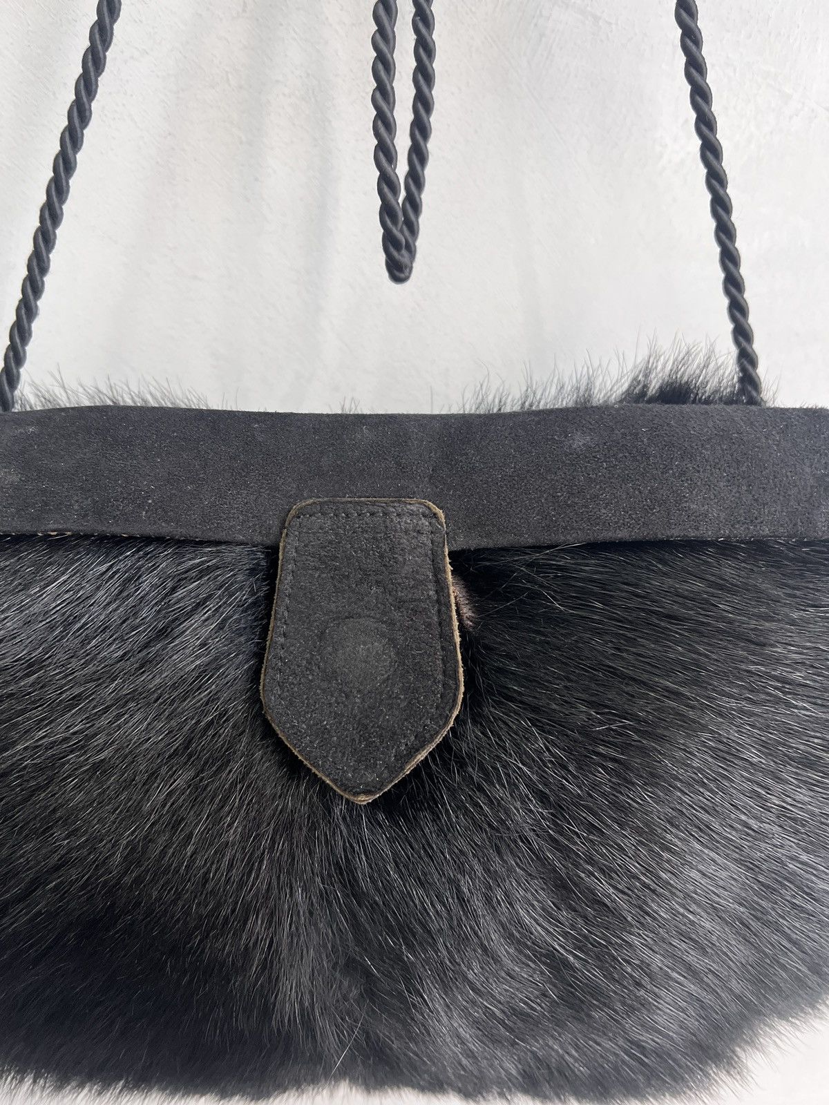 Le Grande Bleu (L.G.B.) REAL FUR FUZZY BAG MESSENGER legrandebleu STYEL Size ONE SIZE - 6 Thumbnail