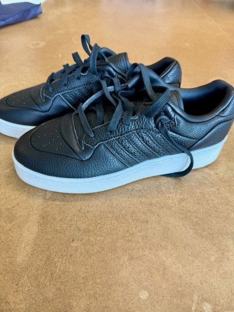 Adidas ADIDAS LOW TOP LEATHER Size US 9.5 / EU 42-43 - 2 Thumbnail