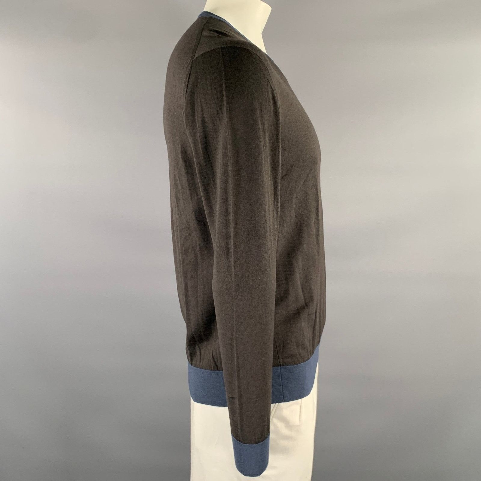 Prada PRADA Size XL Grey Blue Knitted V-Neck Pullover Size US XL / EU 56 / 4 - 2 Thumbnail