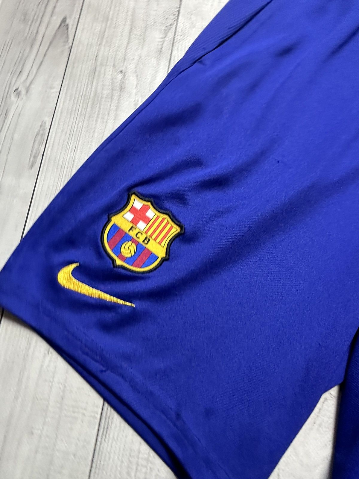 Nike Nike Barcelona soccer shorts size Xs rare logo Size US 28 / EU 44 - 2 Thumbnail
