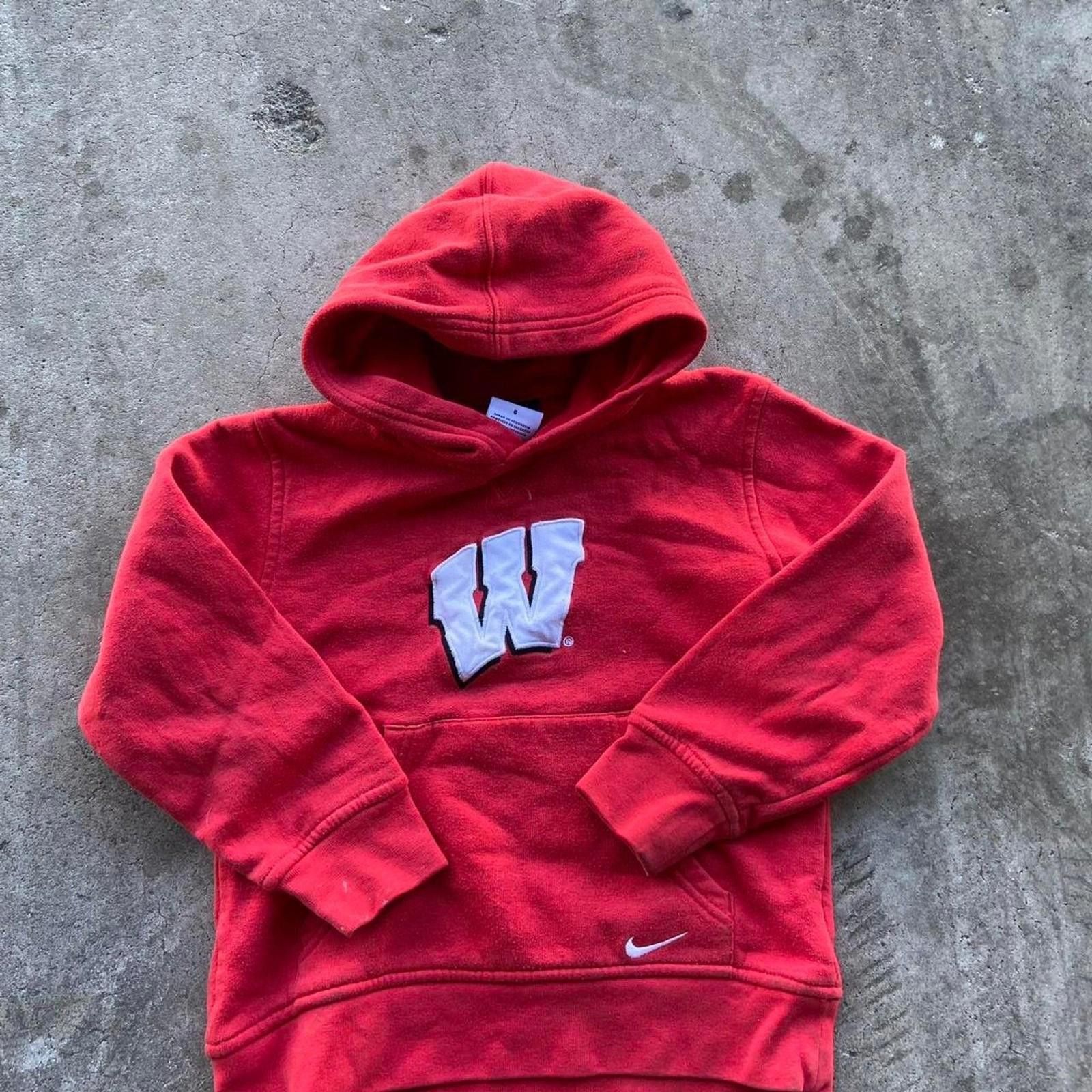 Nike Wisconsin Badgers Embroidered Red Nike Hoodie Kids Size 6 Size US XXS / EU 40 - 1 Thumbnail