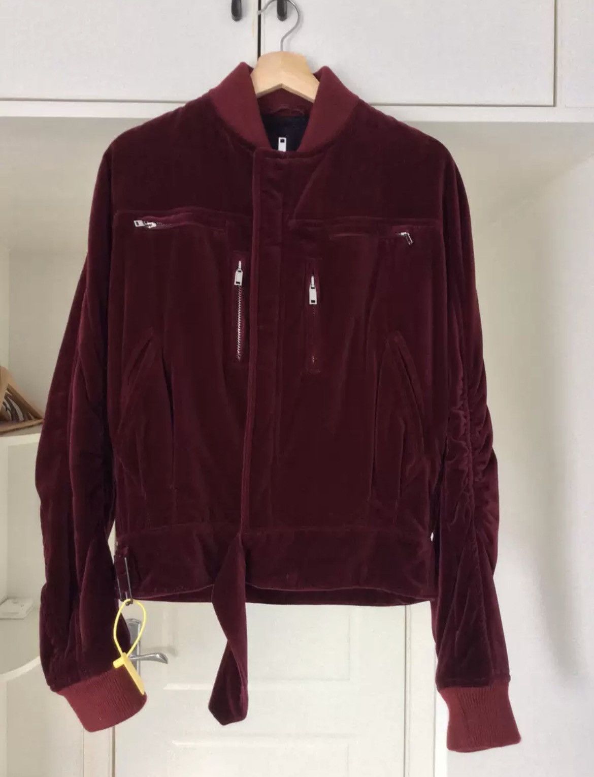 最大の割引 haider Velvet Bomber Red ackermann Ackermann velvet