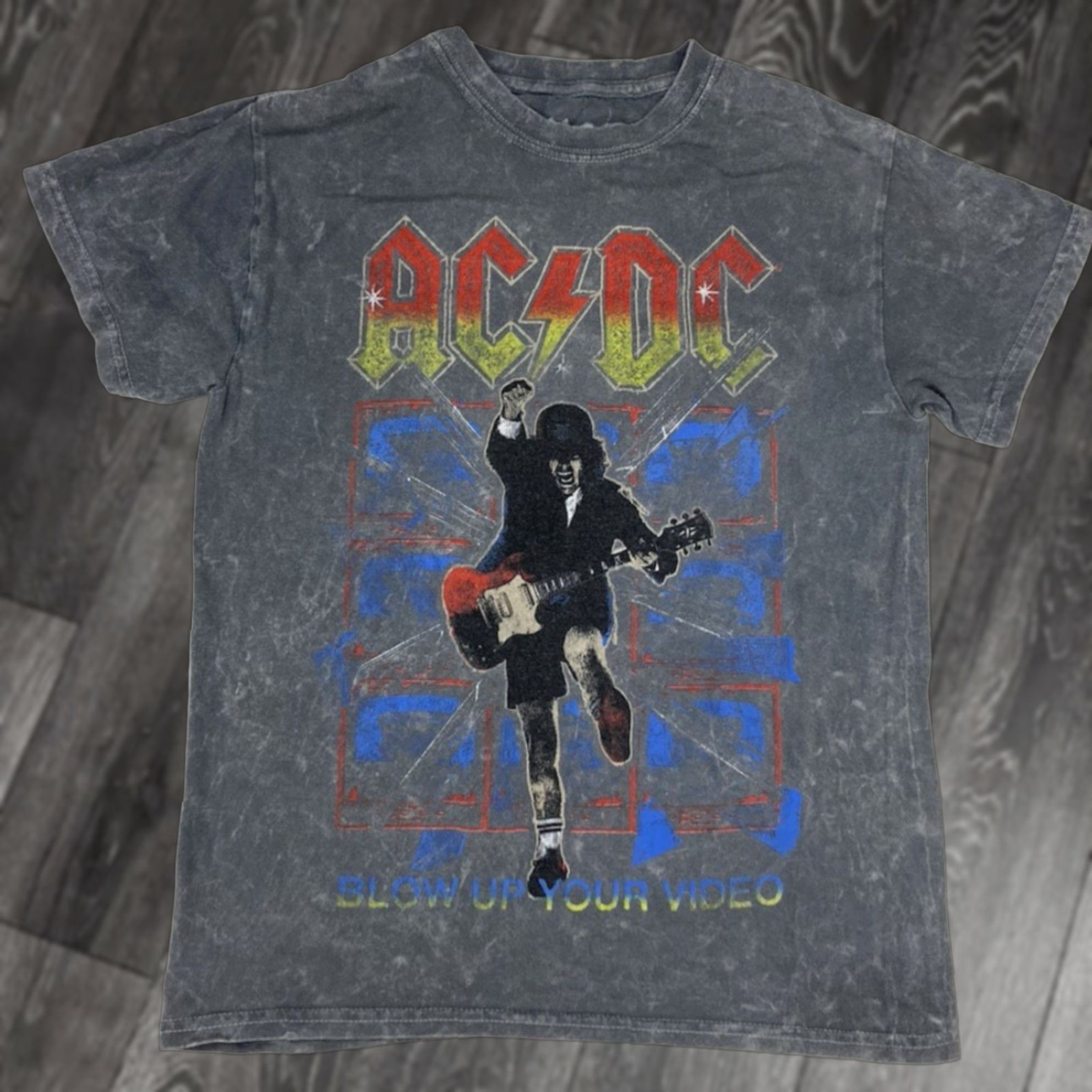 Vintage ACDC T-Shirt Women XS Gray Short Sleeve Crew Neck Pullover Music Size XS / US 0-2 / IT 36-38 - 1 Thumbnail