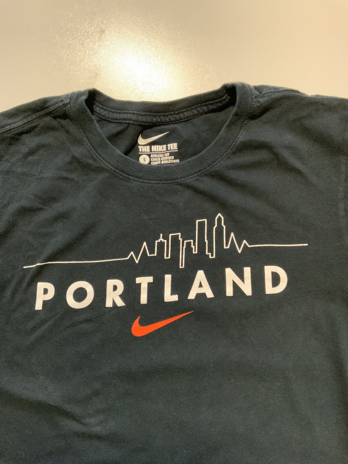 Nike Nike Portland City Skyline Swoosh Black Graphic S/S T-Shirt Size US S / EU 44-46 / 1 - 5 Thumbnail