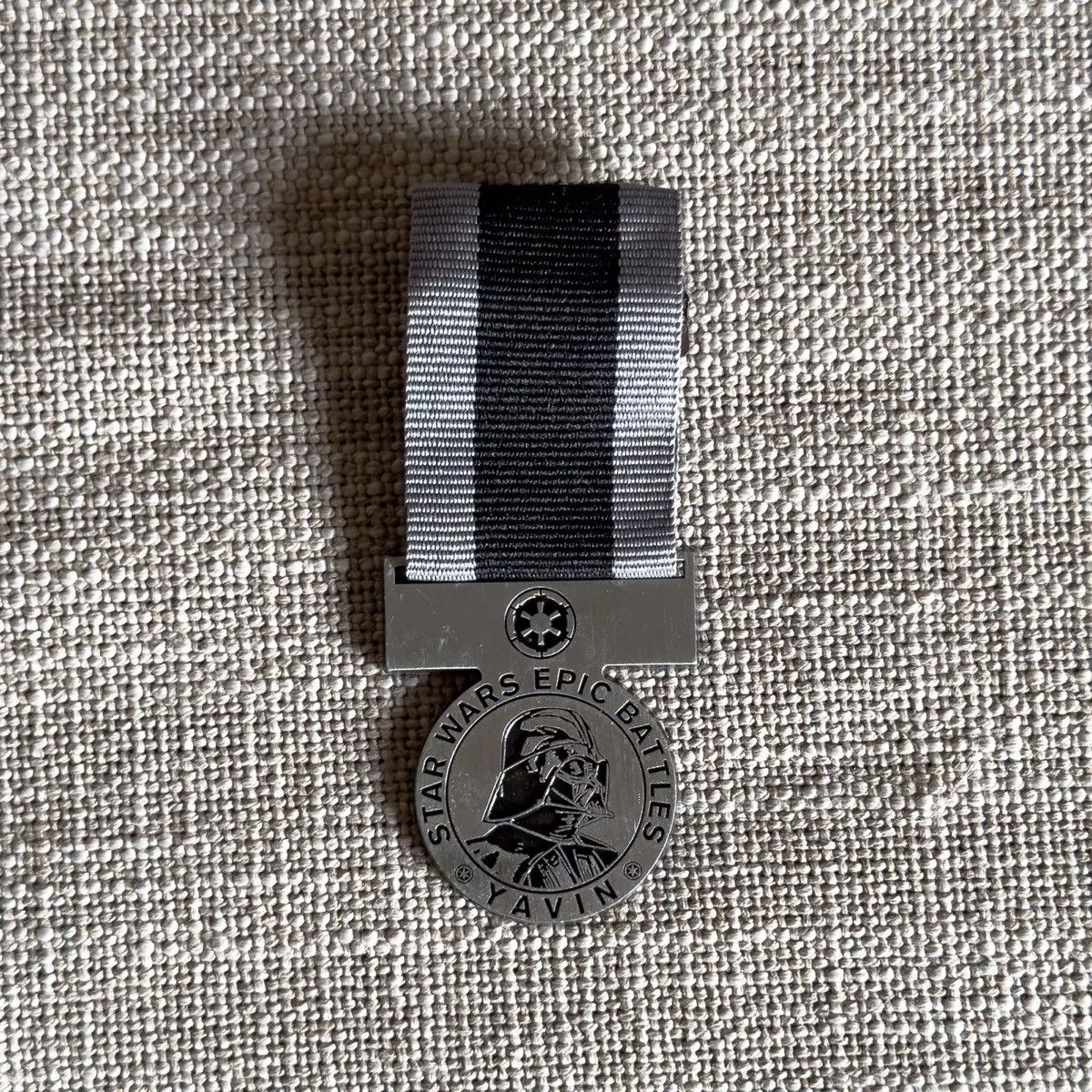 Star Wars Star Wars Epic Battles Medal Toys R Us Yavin Darth Vader Size ONE SIZE - 3 Thumbnail