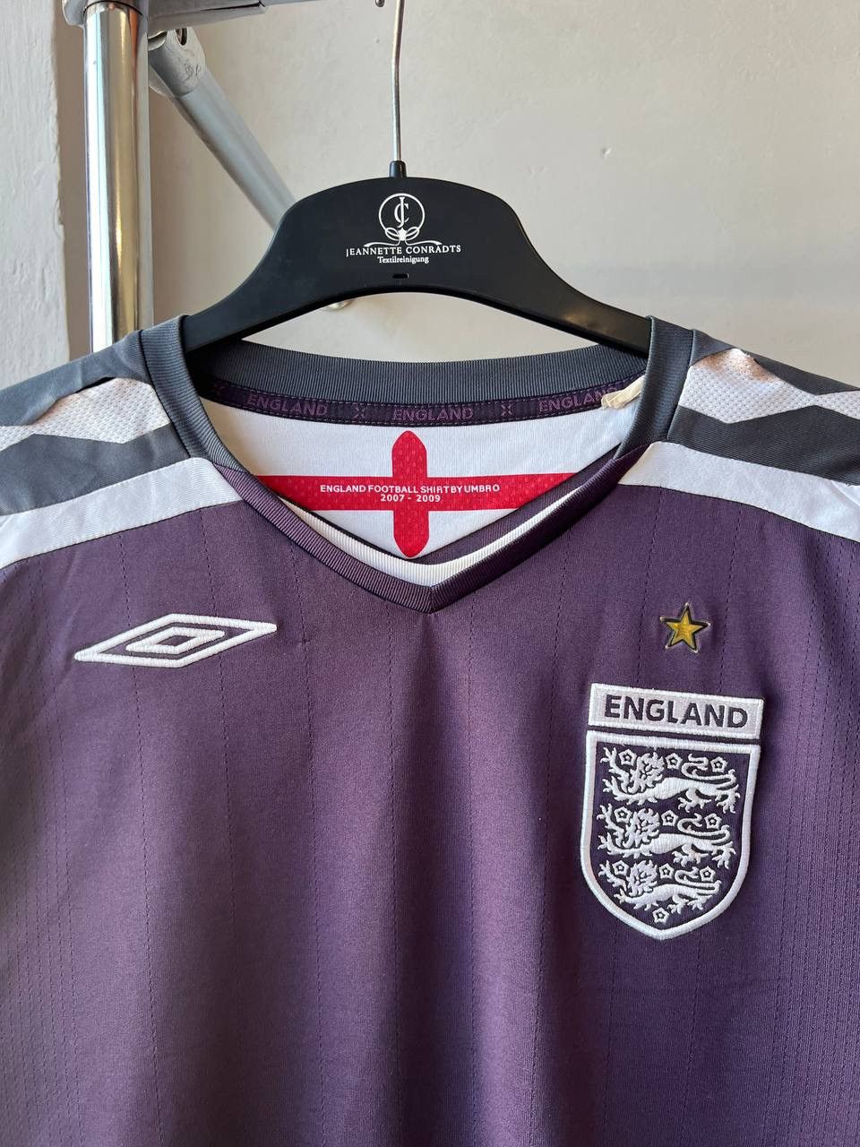 Umbro 2007/09 ENGLAND TEAM GK SOCCER JERSEY FOOTBALL SHIRT UMBRO L Size US L / EU 52-54 / 3 - 4 Thumbnail