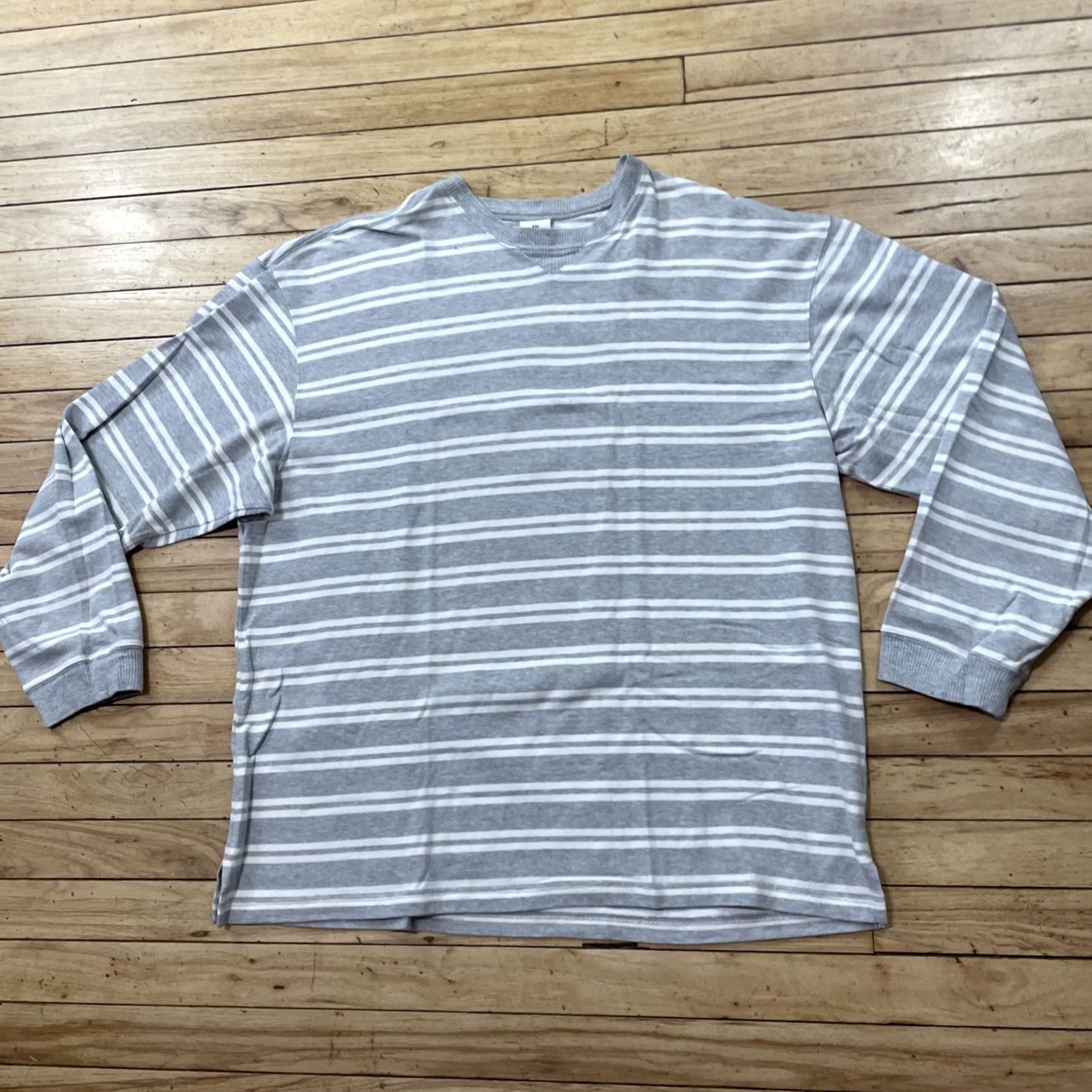 Old Navy VINTAGE OLD NAVY Striped Crew Neck Sweater Mens 2XL Gray White Preppy Casual Knit Pullover Short description Size US XXL / EU 58 / 5 - 3 Thumbnail