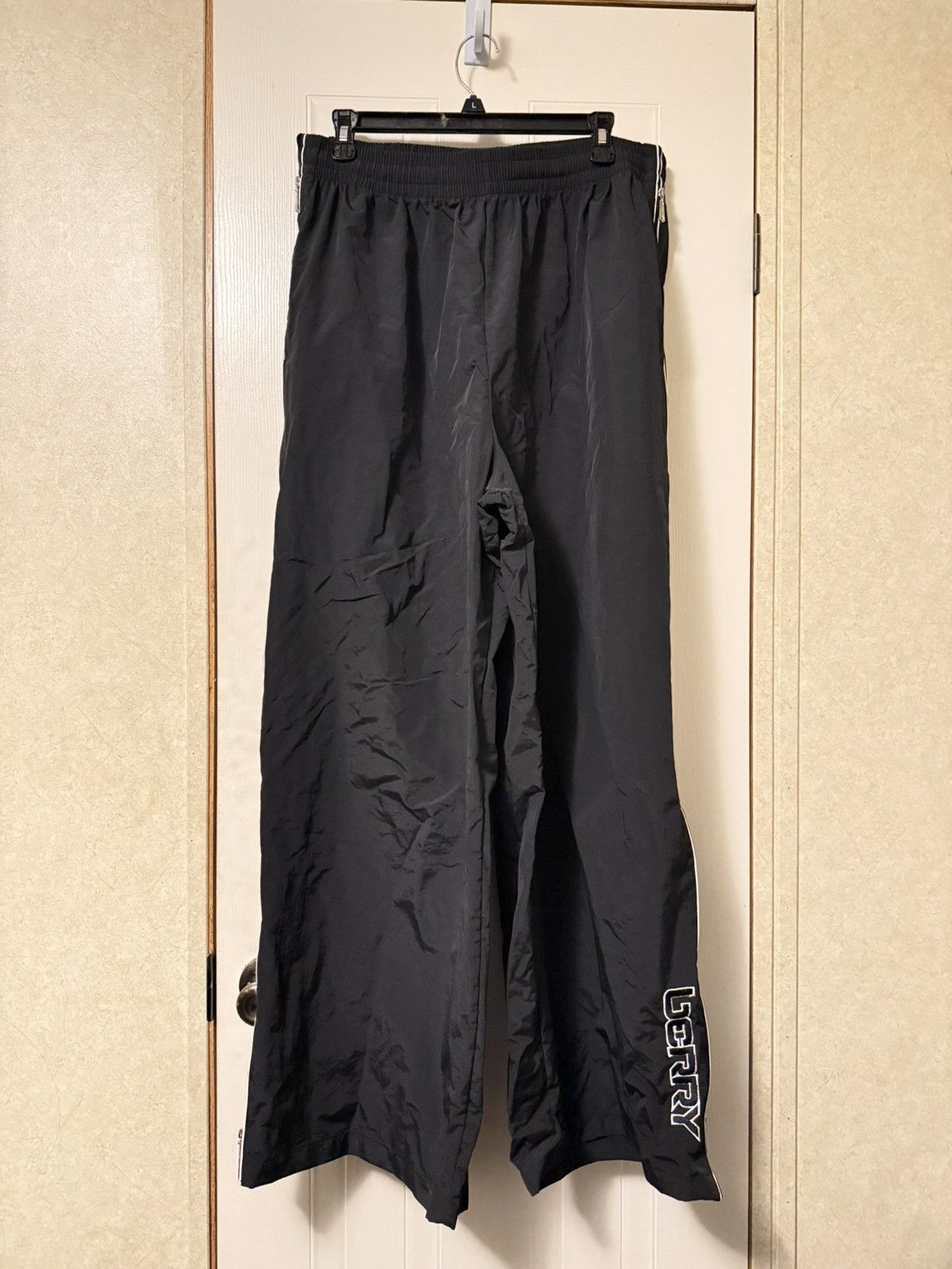 The GV Gallery D WILL SWEATS Size US 33 - 1 Thumbnail