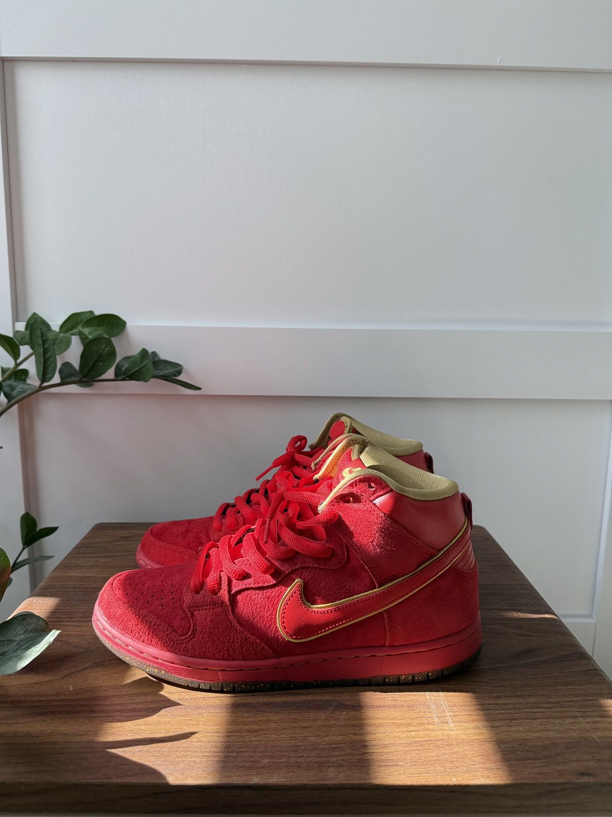 Nike SB Nike SB Dunk High CNY Size US 9.5 / EU 42-43 - 4 Thumbnail