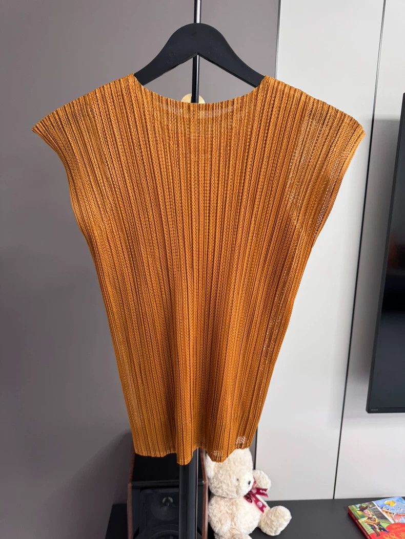 Issey Miyake Issey Miyake size:3 Golden-brown gauze dance vest and tata Size S / US 4 / IT 40 - 2 Thumbnail