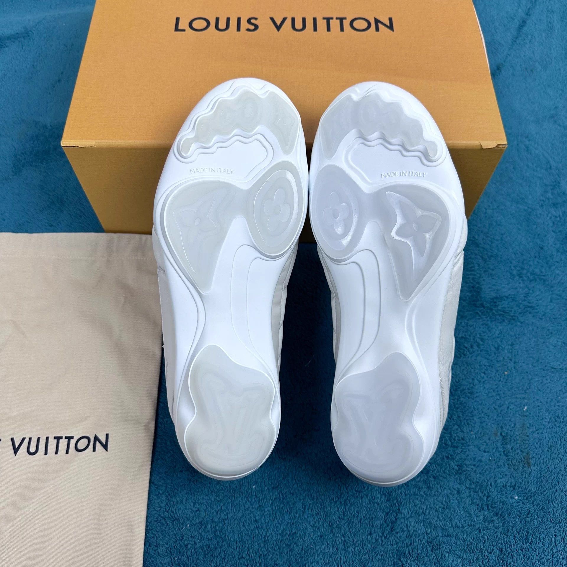 Louis Vuitton LV Footprint Men's Sheepskin Football Sneakers White 8/42 Size US 8.5 / EU 41-42 - 5 Thumbnail